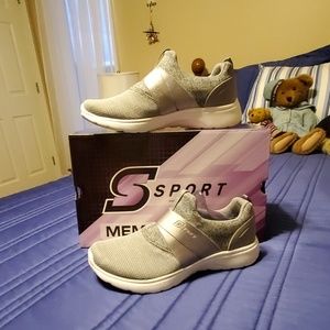 Women's Skechers shoe